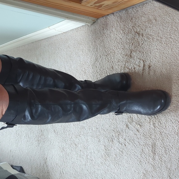 Black leather knee-high boot - Picture 4 of 15